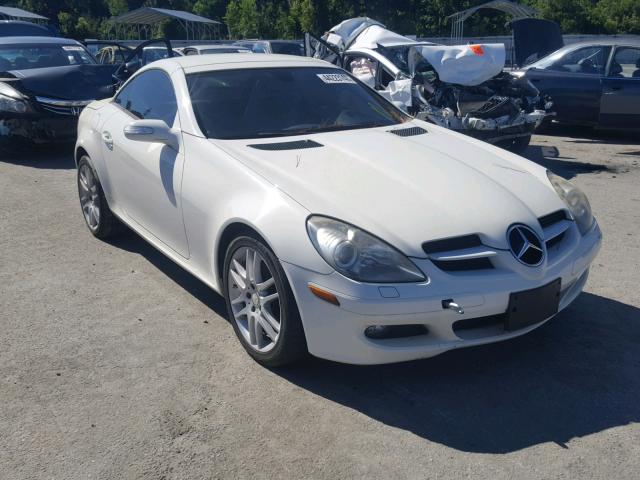 WDBWK54F18F174621 - 2008 MERCEDES-BENZ SLK 280 WHITE photo 1