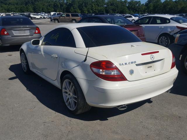 WDBWK54F18F174621 - 2008 MERCEDES-BENZ SLK 280 WHITE photo 3