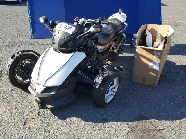 2BXJADA18CV000118 - 2012 CAN-AM SPYDER ROA WHITE photo 2