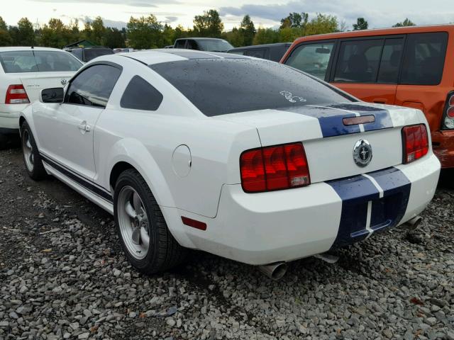 1ZVFT80N055115703 - 2005 FORD MUSTANG WHITE photo 3