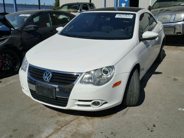 WVWFA71F39V012212 - 2009 VOLKSWAGEN EOS LUX WHITE photo 2