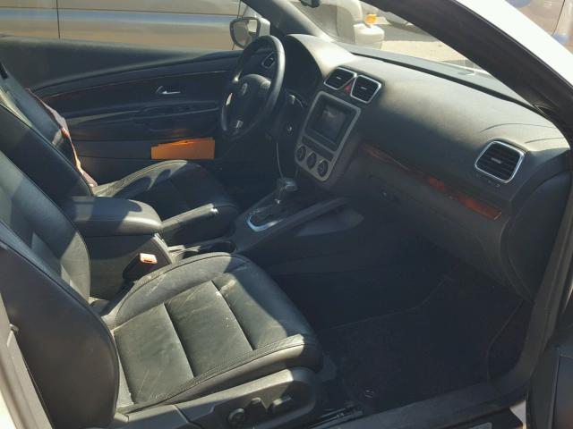 WVWFA71F39V012212 - 2009 VOLKSWAGEN EOS LUX WHITE photo 5
