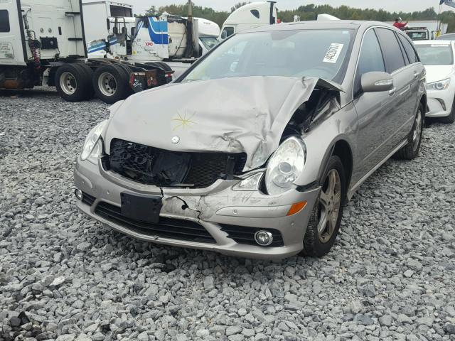 4JGCB65E38A071497 - 2008 MERCEDES-BENZ R 350 SILVER photo 2