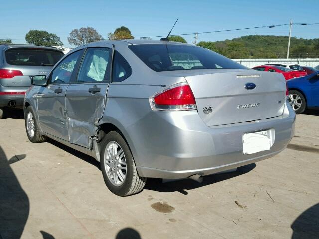 1FAHP3FN2AW141806 - 2010 FORD FOCUS SILVER photo 3