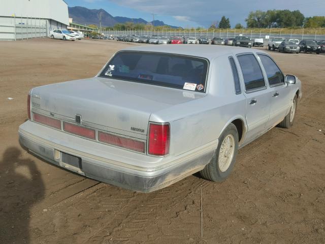 1LNLM82W5SY680267 - 1995 LINCOLN TOWN CAR S SILVER photo 4