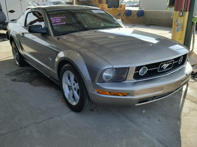 1ZVHT80N185138632 - 2008 FORD MUSTANG GRAY photo 1