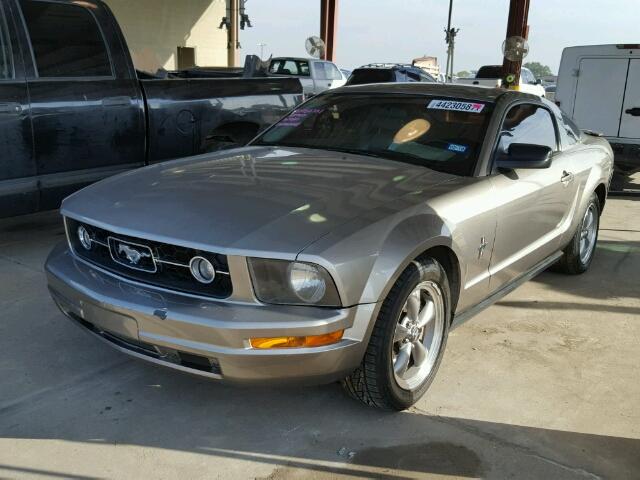 1ZVHT80N185138632 - 2008 FORD MUSTANG GRAY photo 2