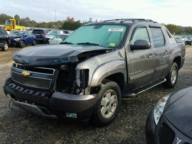 3GNTKFE3XBG331039 - 2011 CHEVROLET AVALANCHE GRAY photo 2