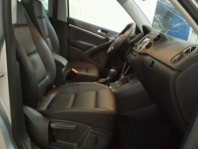 WVGMV7AX2HK020396 - 2017 VOLKSWAGEN TIGUAN COM 银色 照片 5