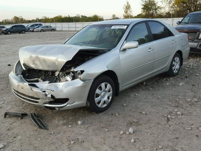 JTDBE32K430208770 - 2003 TOYOTA CAMRY LE SILVER photo 2