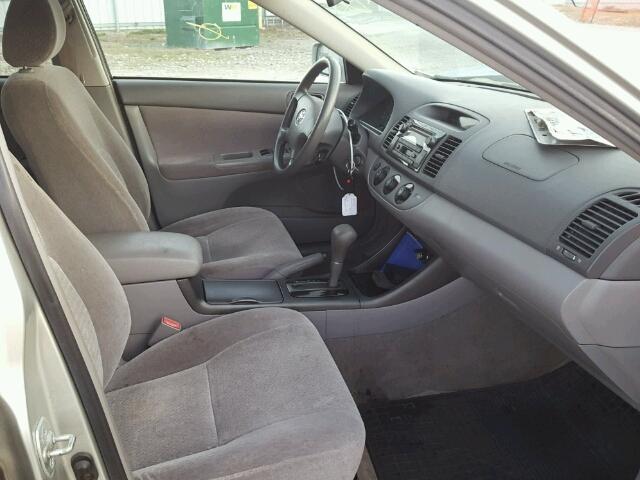 JTDBE32K430208770 - 2003 TOYOTA CAMRY LE ვერცხლისფერი ფოტო 5