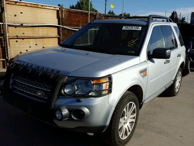 SALFS24N08H012435 - 2008 LAND ROVER LR2 SE TEC SILVER photo 2