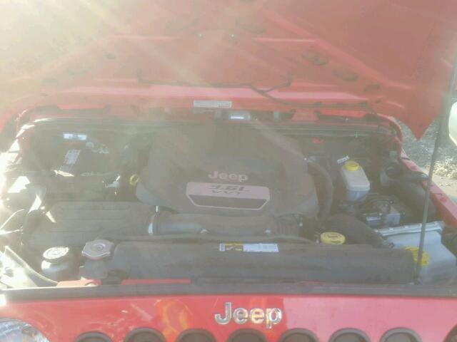 1C4HJWDG8DL594643 - 2013 JEEP WRANGLER U RED photo 7