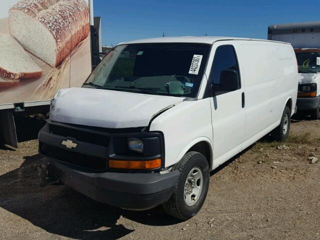 1GCZGGAA2A1115309 - 2010 CHEVROLET EXPRESS G2 WHITE photo 2