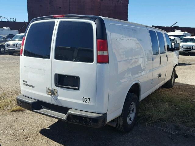 1GCZGGAA2A1115309 - 2010 CHEVROLET EXPRESS G2 WHITE photo 4