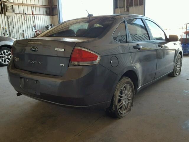 1FAHP3FN8AW262646 - 2010 FORD FOCUS GRAY photo 4