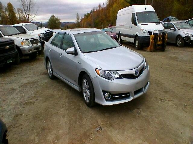 4T1BD1FK1EU127489 - 2014 TOYOTA CAMRY SILVER photo 1