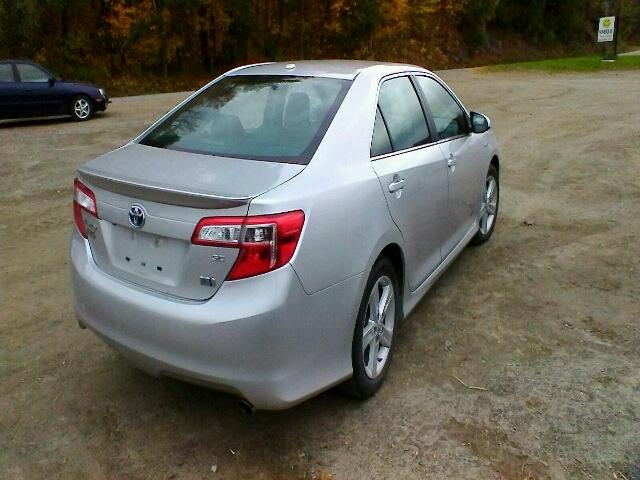 4T1BD1FK1EU127489 - 2014 TOYOTA CAMRY SILVER photo 4