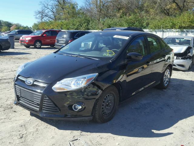 1FAHP3F27CL240891 - 2012 FORD FOCUS SE BLACK photo 2