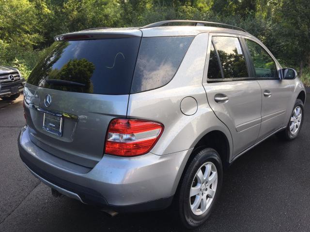 4JGBB86E67A244725 - 2007 MERCEDES-BENZ ML 350 GRAY photo 4