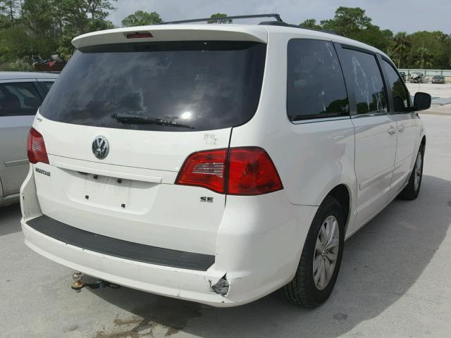 2C4RVABG7CR355640 - 2012 VOLKSWAGEN ROUTAN SE WHITE photo 4