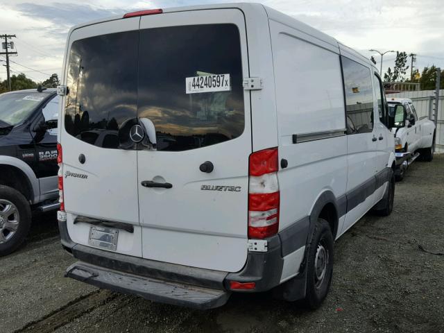 WD4PE7CC8C5621577 - 2012 MERCEDES-BENZ SPRINTER 2 WHITE photo 4