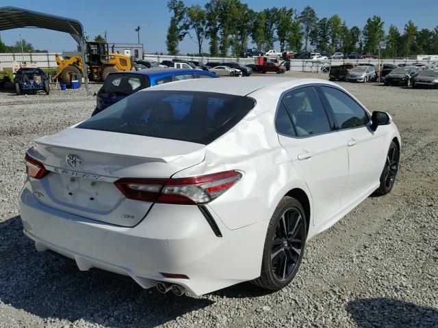 4T1B61HK7JU038947 - 2018 TOYOTA CAMRY XSE WHITE photo 4