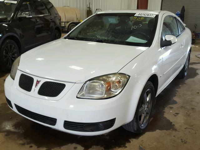 1G2AL15F687317903 - 2008 PONTIAC G5 SE WHITE photo 2