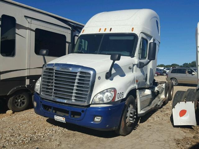 1FUJGLDR0ALAP1219 - 2010 FREIGHTLINER CASCADIA 1 WHITE photo 2