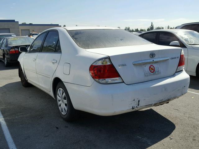 4T1BE32K15U552077 - 2005 TOYOTA CAMRY LE WHITE photo 3