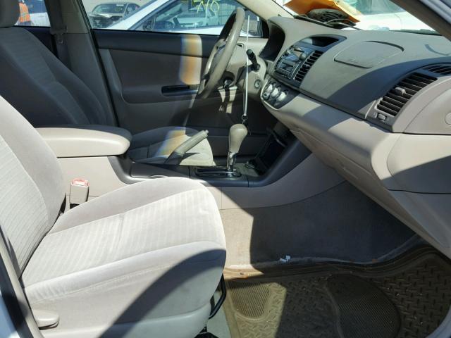 4T1BE32K15U552077 - 2005 TOYOTA CAMRY LE 白色 照片 5