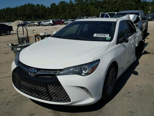 4T1BF1FK8GU202346 - 2016 TOYOTA CAMRY LE WHITE photo 2