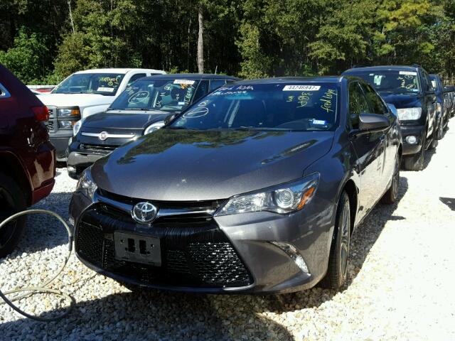 4T1BF1FK8HU340776 - 2017 TOYOTA CAMRY LE GRAY photo 2