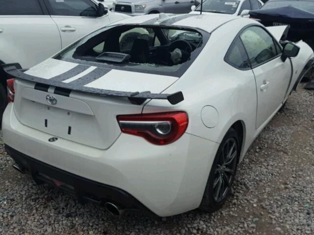 JF1ZNAA13H9707757 - 2017 TOYOTA 86 BASE WHITE photo 4