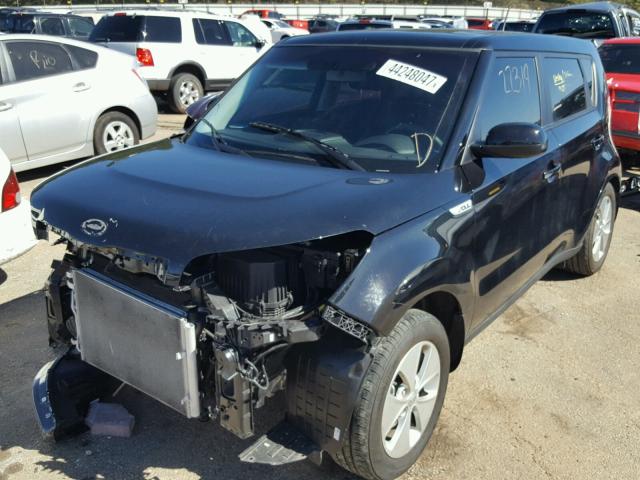 KNDJN2A22G7299669 - 2016 KIA SOUL BLACK photo 2