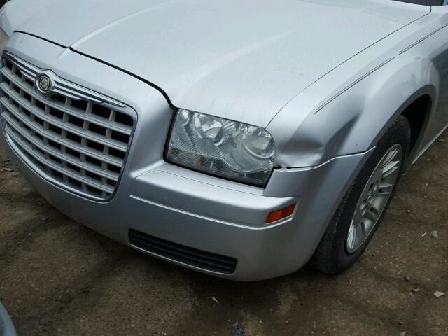 2C3LA43R87H721091 - 2007 CHRYSLER 300 SILVER photo 9