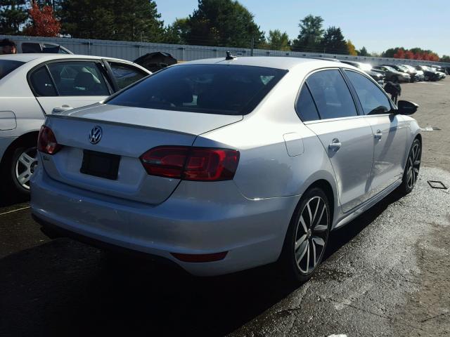 3VW4A7AJ4DM250551 - 2013 VOLKSWAGEN JETTA GRAY photo 4