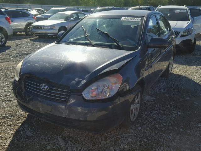 KMHCN46C89U367155 - 2009 HYUNDAI ACCENT GRAY photo 2