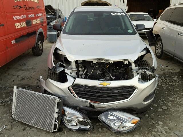 2GNALBEK6H1613099 - 2017 CHEVROLET EQUINOX LS SILVER photo 9