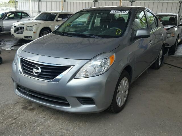 3N1CN7AP1DL868880 - 2013 NISSAN VERSA GRAY photo 2