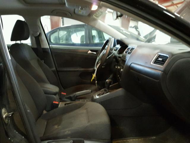 3VW2K7AJXDM266046 - 2013 VOLKSWAGEN JETTA BASE Սև լուսանկար 5