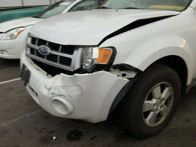 1FMCU03Z08KB06133 - 2008 FORD ESCAPE XLT WHITE photo 9