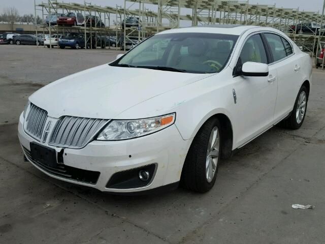 1LNHL9ER2BG602233 - 2011 LINCOLN MKS AWD WHITE photo 2