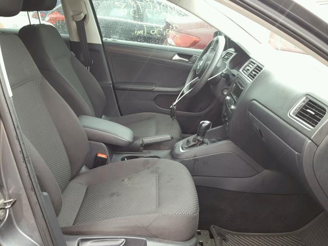 3VW2K7AJ0EM297811 - 2014 VOLKSWAGEN JETTA BASE GRAY photo 5