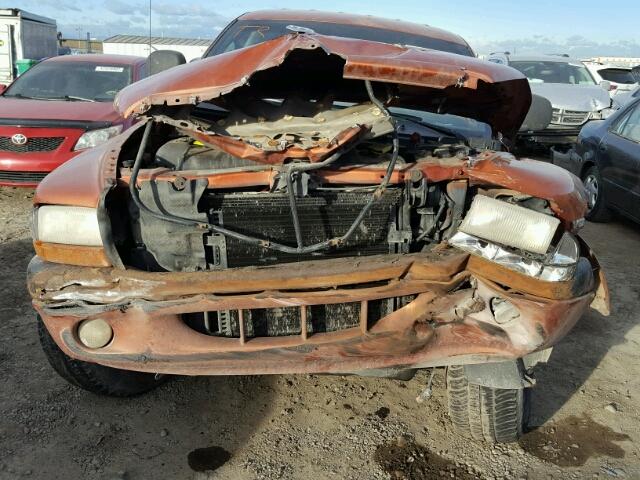 1B7GG2AN6YS697870 - 2000 DODGE DAKOTA QUA ORANGE photo 9