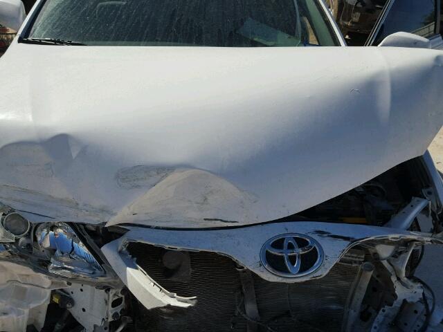 4T1BF3EK8BU676402 - 2011 TOYOTA CAMRY BASE WHITE photo 7