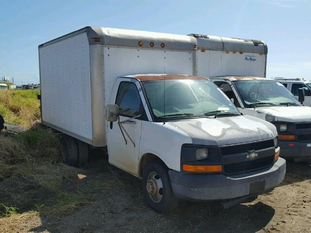 1GBHG31U841230908 - 2004 CHEVROLET EXPRESS G3 WHITE photo 1