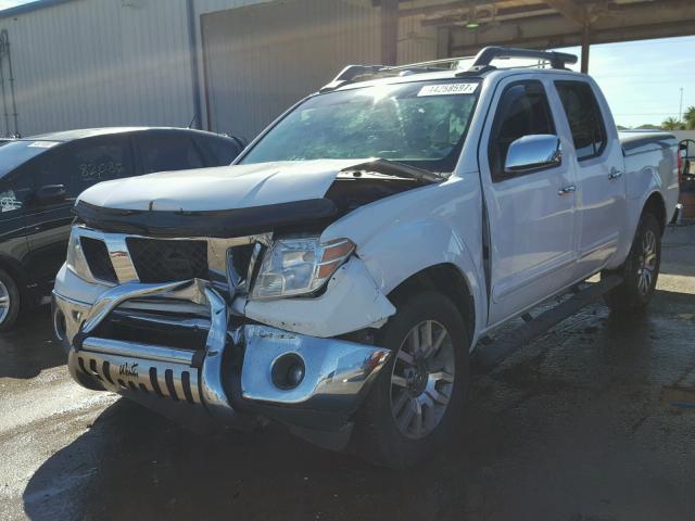 1N6AD0ER7BC400880 - 2011 NISSAN FRONTIER WHITE photo 2