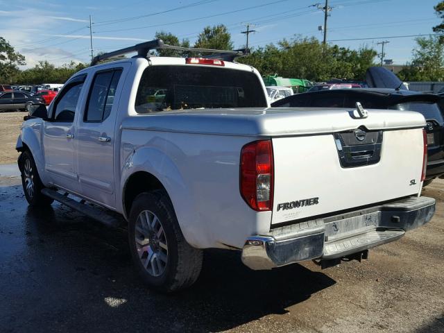 1N6AD0ER7BC400880 - 2011 NISSAN FRONTIER WHITE photo 3