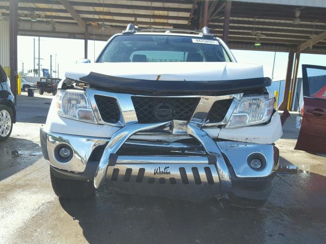 1N6AD0ER7BC400880 - 2011 NISSAN FRONTIER WHITE photo 9